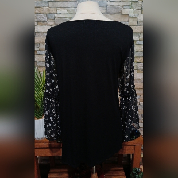 MAURICES Large Feminine Floral‎ Blouse Sheer Sleeves - Picture 3 of 5